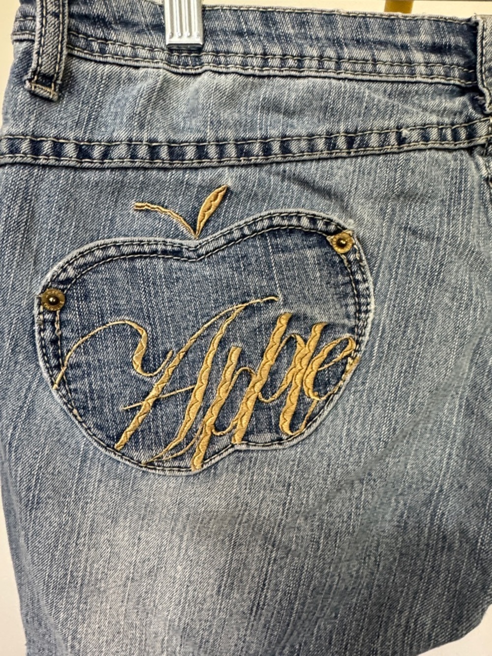 Apple Bottoms vintage cut off Blue Jeans with Gold Embroidered Apple 11/12